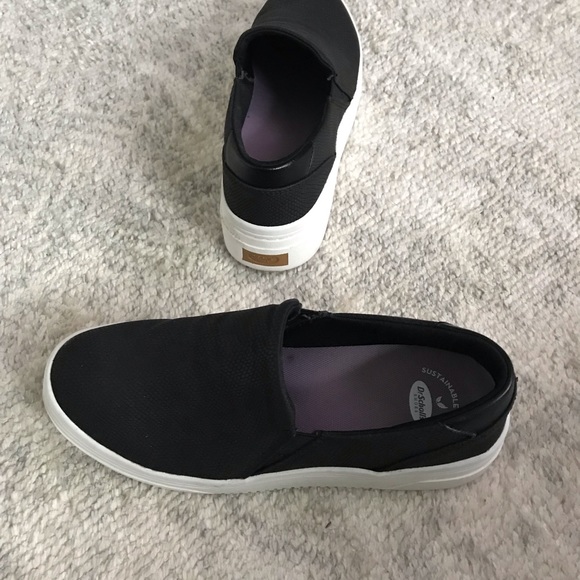 Dr. Scholl's - Picture 2 of 11